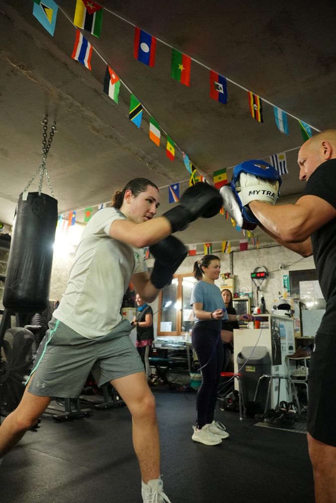 Le coach de GY Boxe aux pattes d'ours — La Valette-du-Var